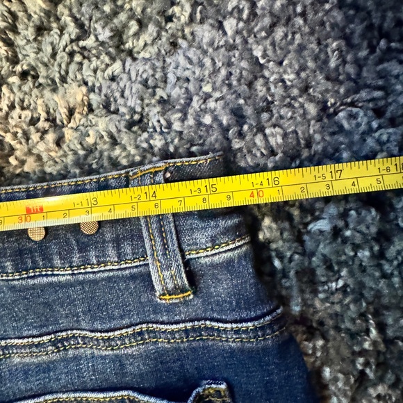 Cabi jeans size 8, flare bottoms - Picture 5 of 5